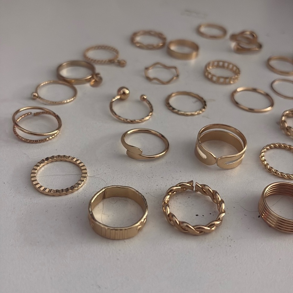 GOLD RINGS - Picture 2 of 6
